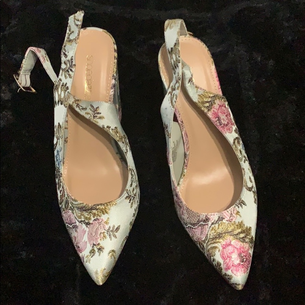 Shoedazzle block heels pump